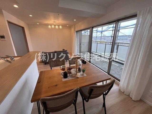 リバティパーク枚方B棟のダイニング|LDK16.4帖
■物件内覧・資金計画相談・住宅ローン相談、リフォーム相談、お問合せ受付中■
※当日・翌日のご内覧、ご相談はお電話でのお問合せがスムーズです！