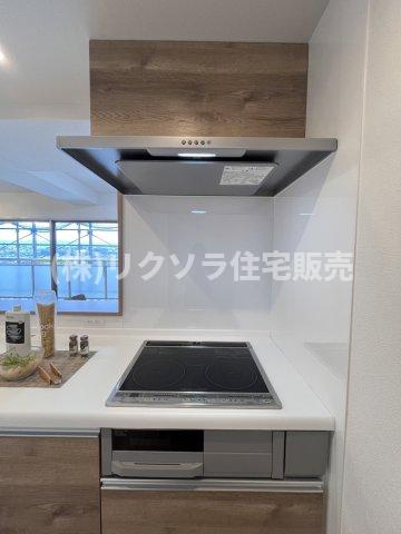 リバティパーク枚方B棟のキッチン|三口IHクッキングヒーター
■物件内覧・資金計画相談・住宅ローン相談、リフォーム相談、お問合せ受付中■
※当日・翌日のご内覧、ご相談はお電話でのお問合せがスムーズです！