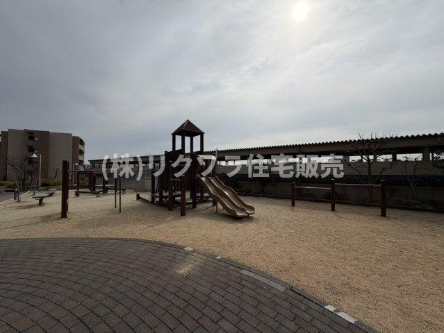 リバティパーク枚方B棟の現況写真|敷地内公園
■物件内覧・資金計画相談・住宅ローン相談、リフォーム相談、お問合せ受付中■
※当日・翌日のご内覧、ご相談はお電話でのお問合せがスムーズです！