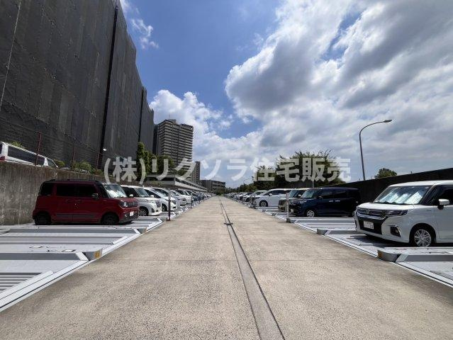 リバティパーク枚方B棟の駐車場|■物件内覧・資金計画相談・住宅ローン相談、リフォーム相談、お問合せ受付中■
※当日・翌日のご内覧、ご相談はお電話でのお問合せがスムーズです！