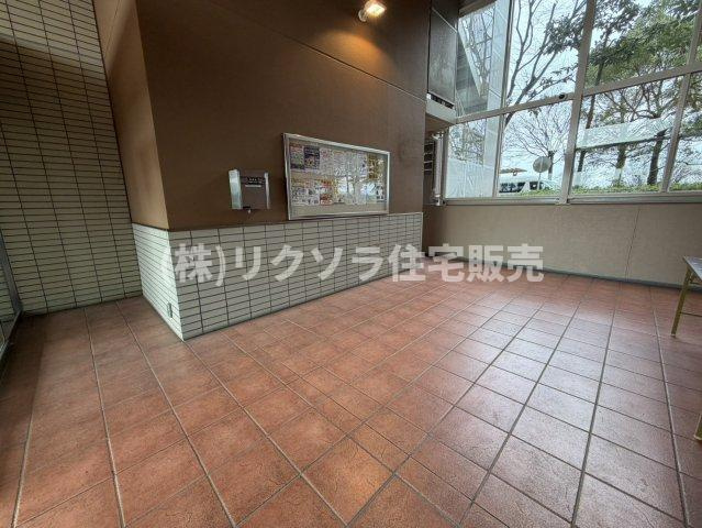 リバティパーク枚方B棟のエントランス|■物件内覧・資金計画相談・住宅ローン相談、リフォーム相談、お問合せ受付中■
※当日・翌日のご内覧、ご相談はお電話でのお問合せがスムーズです！
