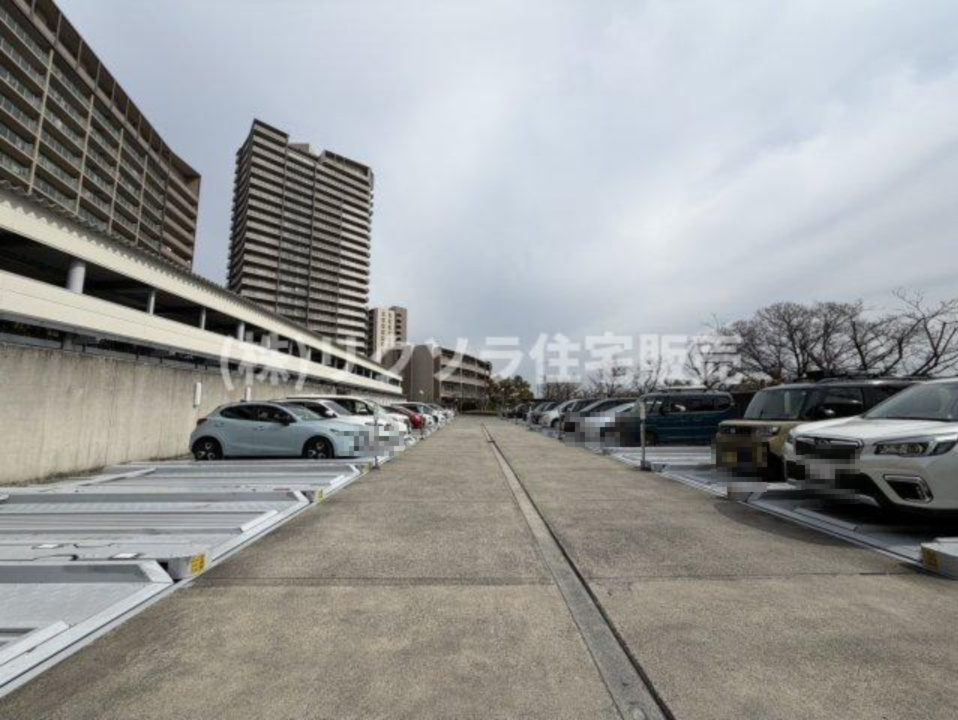 リバティパーク枚方B棟の駐車場|■物件内覧・資金計画相談・住宅ローン相談、リフォーム相談、お問合せ受付中■
※当日・翌日のご内覧、ご相談はお電話でのお問合せがスムーズです！