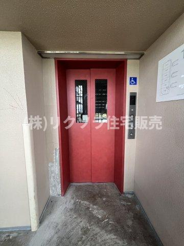 リバティパーク枚方B棟のその他共用部分|エレベーター1基
■物件内覧・資金計画相談・住宅ローン相談、リフォーム相談、お問合せ受付中■
※当日・翌日のご内覧、ご相談はお電話でのお問合せがスムーズです！