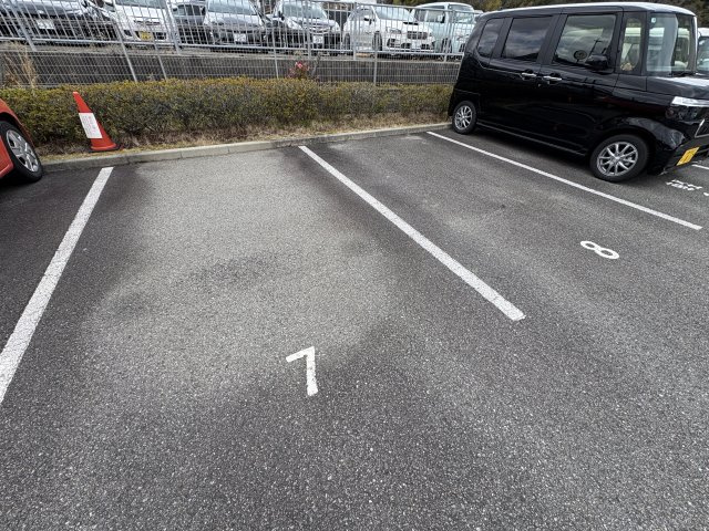 サンシャイン北神戸の駐車場