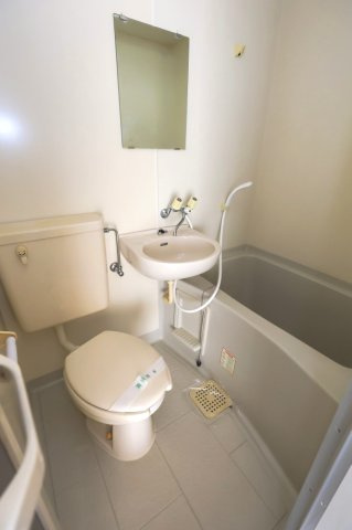 協栄マンションOYAMAの浴室