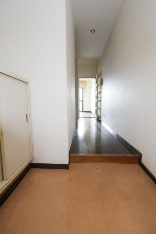 協栄マンションOYAMAの玄関