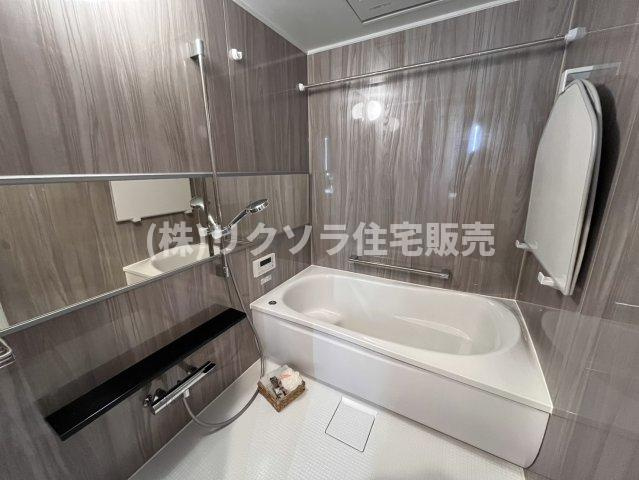 オークヒルズ香里四番館の浴室|浴室乾燥機付き
■物件内覧・資金計画相談・住宅ローン相談、リフォーム相談、お問合せ受付中■
※当日・翌日のご内覧、ご相談はお電話でのお問合せがスムーズです！