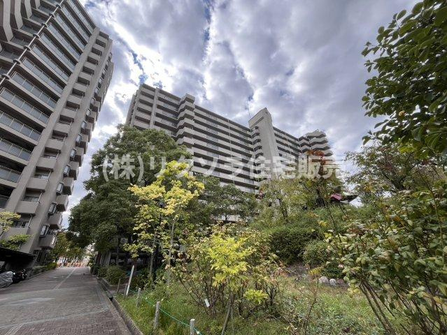 オークヒルズ香里四番館の外観|新しい生活にいかがでしょうか？外観はお住まいの顔になります。こだわりたいポイントですね。水回りリフォームやリノベーションも承ってます。
■現地見学・資金計画相談・住宅ローン相談もお問合せ受付中■
