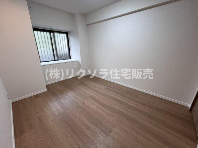 オークヒルズ香里四番館の洋室|洋室5.5帖
■物件内覧・資金計画相談・住宅ローン相談、リフォーム相談、お問合せ受付中■
※当日・翌日のご内覧、ご相談はお電話でのお問合せがスムーズです！