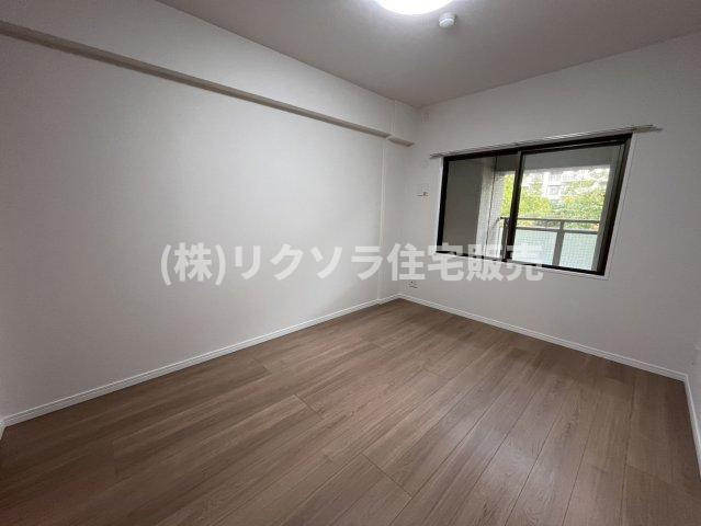 オークヒルズ香里四番館の寝室|洋室6.0帖
■物件内覧・資金計画相談・住宅ローン相談、リフォーム相談、お問合せ受付中■
※当日・翌日のご内覧、ご相談はお電話でのお問合せがスムーズです！