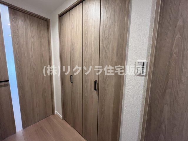 オークヒルズ香里四番館の収納|廊下収納
■物件内覧・資金計画相談・住宅ローン相談、リフォーム相談、お問合せ受付中■
※当日・翌日のご内覧、ご相談はお電話でのお問合せがスムーズです！