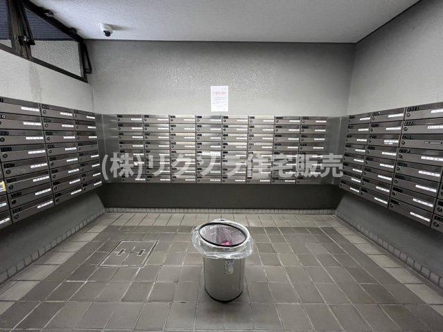 オークヒルズ香里四番館の設備|集合ポスト
■物件内覧・資金計画相談・住宅ローン相談、リフォーム相談、お問合せ受付中■
※当日・翌日のご内覧、ご相談はお電話でのお問合せがスムーズです！