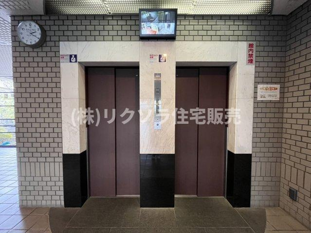 オークヒルズ香里四番館のその他共用部分|エレベーター2基　防犯カメラ有
■物件内覧・資金計画相談・住宅ローン相談、リフォーム相談、お問合せ受付中■
※当日・翌日のご内覧、ご相談はお電話でのお問合せがスムーズです！