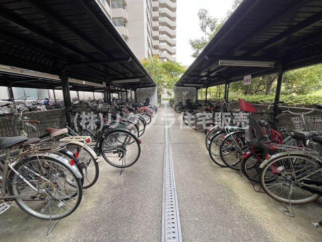 オークヒルズ香里四番館の駐輪場|■物件内覧・資金計画相談・住宅ローン相談、リフォーム相談、お問合せ受付中■
※当日・翌日のご内覧、ご相談はお電話でのお問合せがスムーズです！