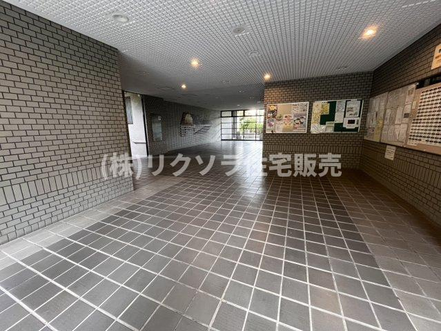 オークヒルズ香里四番館のエントランス|内部
■物件内覧・資金計画相談・住宅ローン相談、リフォーム相談、お問合せ受付中■
※当日・翌日のご内覧、ご相談はお電話でのお問合せがスムーズです！