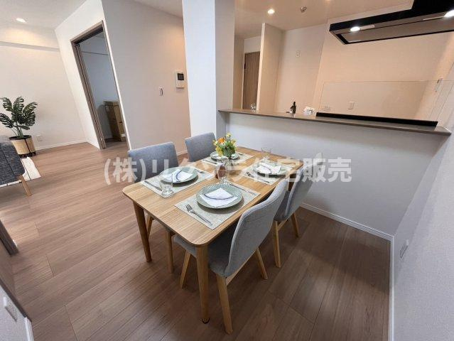 オークヒルズ香里四番館の居間・リビング|LDK18.7帖
■物件内覧・資金計画相談・住宅ローン相談、リフォーム相談、お問合せ受付中■
※当日・翌日のご内覧、ご相談はお電話でのお問合せがスムーズです！