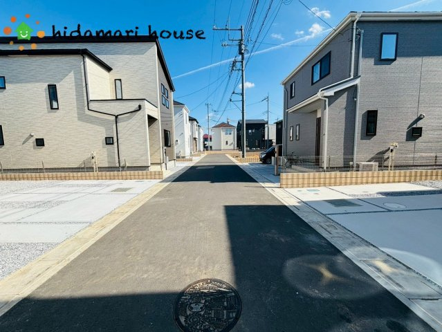 桶川市加納6期　新築戸建　グラファーレ04の前面道路含む現地写真