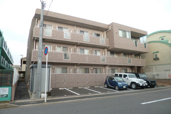 レジダンスフォンテーヌの外観|鉄筋コンクリート造で重厚感があります(^_^)