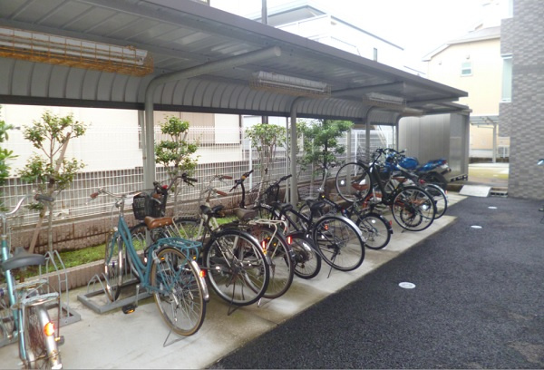 レジダンスフォンテーヌのその他共用部分|奥にバイク置場も御座いますよヽ(^o^)丿