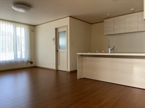 【居間・リビング】 | 北見市小泉６７５番３５　新築平屋建て