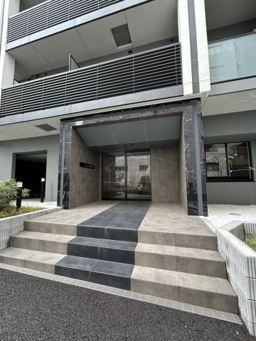 中野区東中野１丁目の賃貸マンションのエントランス