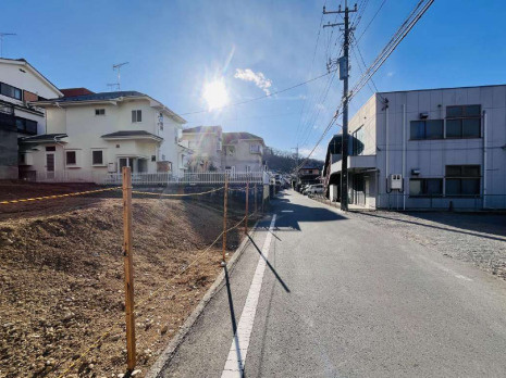 あきる野市牛沼　売地　65坪越！の前面道路含む現地写真
