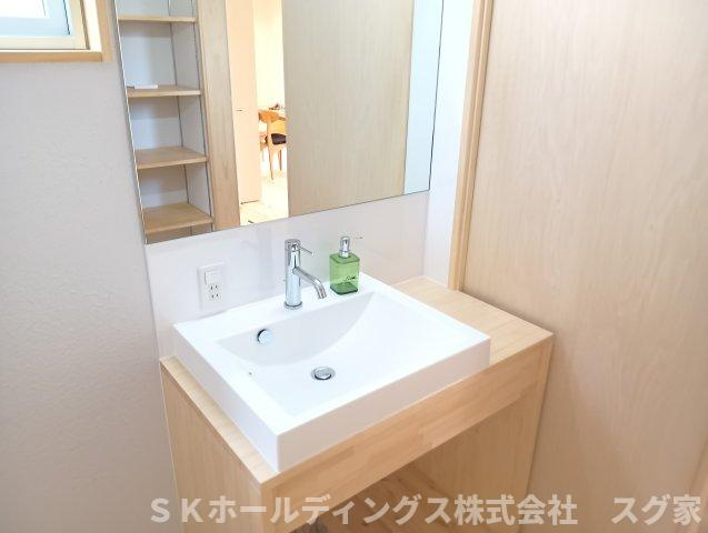 綾部市岡町新築住宅の独立洗面台