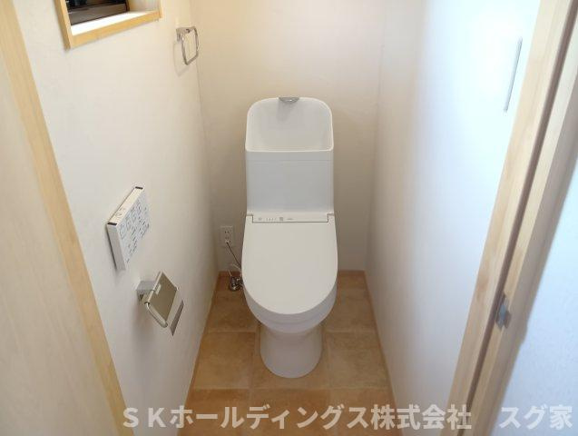綾部市岡町戸建住宅のトイレ