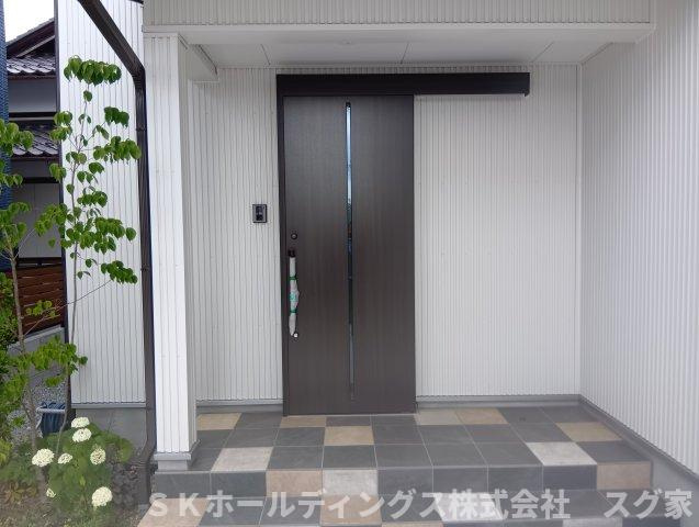 綾部市岡町新築住宅の玄関