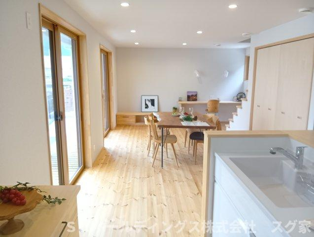 綾部市岡町新築住宅の居間・リビング