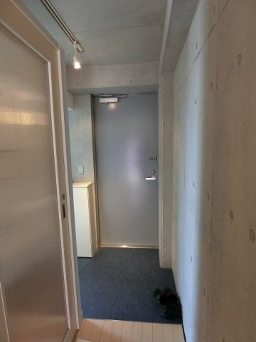 元住吉アートフラッツの玄関