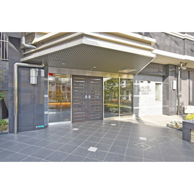 エスリード大阪シティノースのエントランス