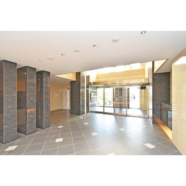 エスリード大阪シティノースのエントランス