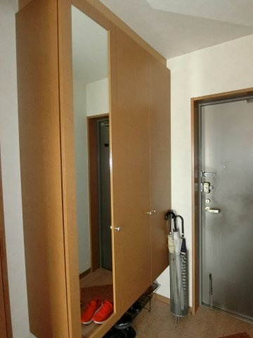 グランドール旗ヶ崎の玄関