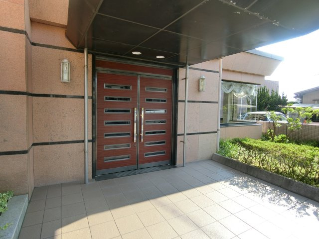 グランドール旗ヶ崎の玄関