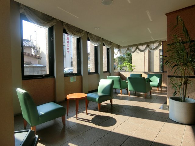 グランドール旗ヶ崎のエントランス