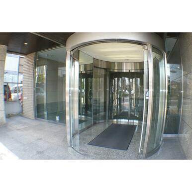 Ｆｌｏｓ厚⽊中町のエントランス