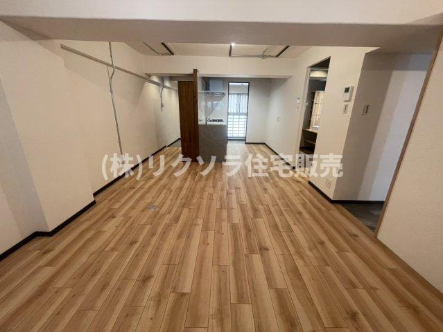 大和田ハイムB棟の居間・リビング|LDK14.5帖
■物件内覧・資金計画相談・住宅ローン相談、リフォーム相談、お問合せ受付中■
※当日・翌日のご内覧、ご相談はお電話でのお問合せがスムーズです！