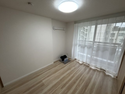 妙蓮寺コーポラスの洋室|落ち着いた色調の洋室です