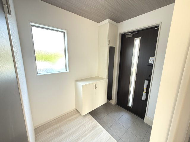 アーバンスタイル前橋市箱田町1期　１号棟の玄関|玄関ホールも広々。玄関収納もついていますよ！