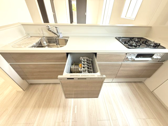 アーバンスタイル前橋市箱田町1期　１号棟のキッチン|キッチンには嬉しい食器洗い乾燥機が標準装備です！家事の時短になりますよ！

