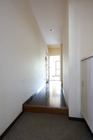 協栄マンションOYAMAの玄関