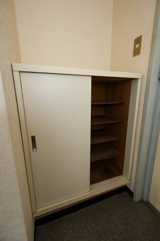 協栄マンションOYAMAの収納|シューズボックス