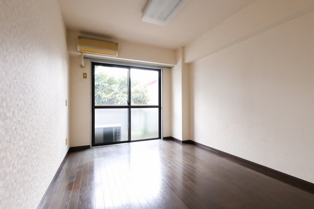 協栄マンションOYAMAの洋室|6帖洋室　東向きです