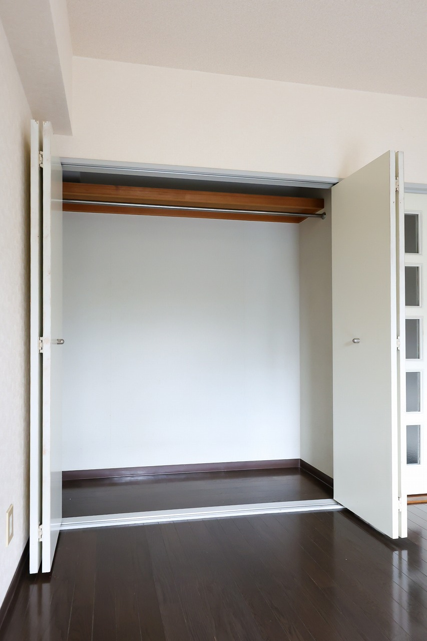 協栄マンションOYAMAの収納|洋室の収納