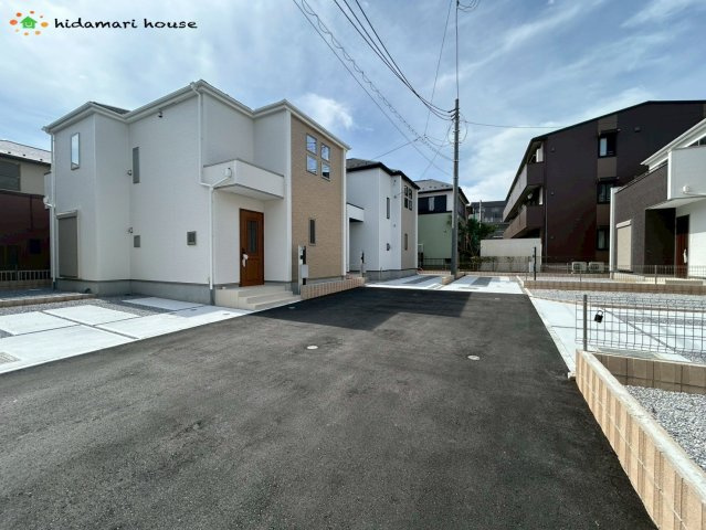 桶川市加納6期　新築戸建　グラファーレ11の前面道路含む現地写真