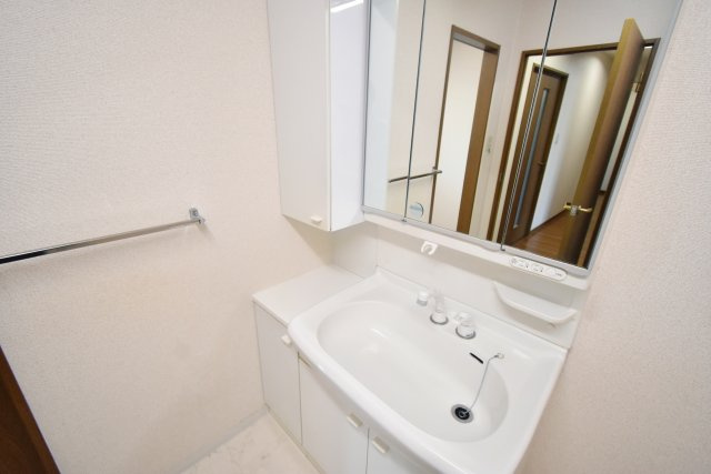 コンフォール武庫川の洗面所