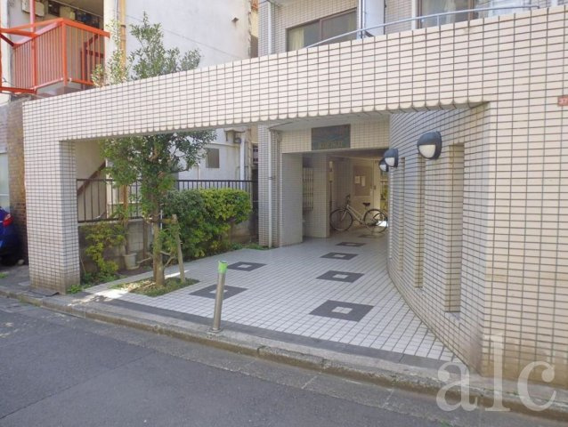 杉並区高円寺北２丁目の賃貸マンションのエントランス|お昼間撮影、エントランス部