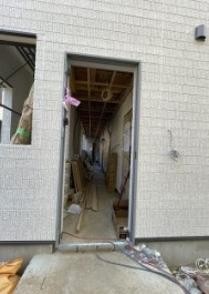 ジュネ北上尾のエントランス