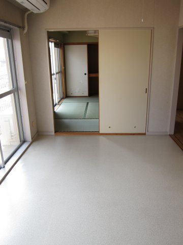 松尾ビルの居間・リビング